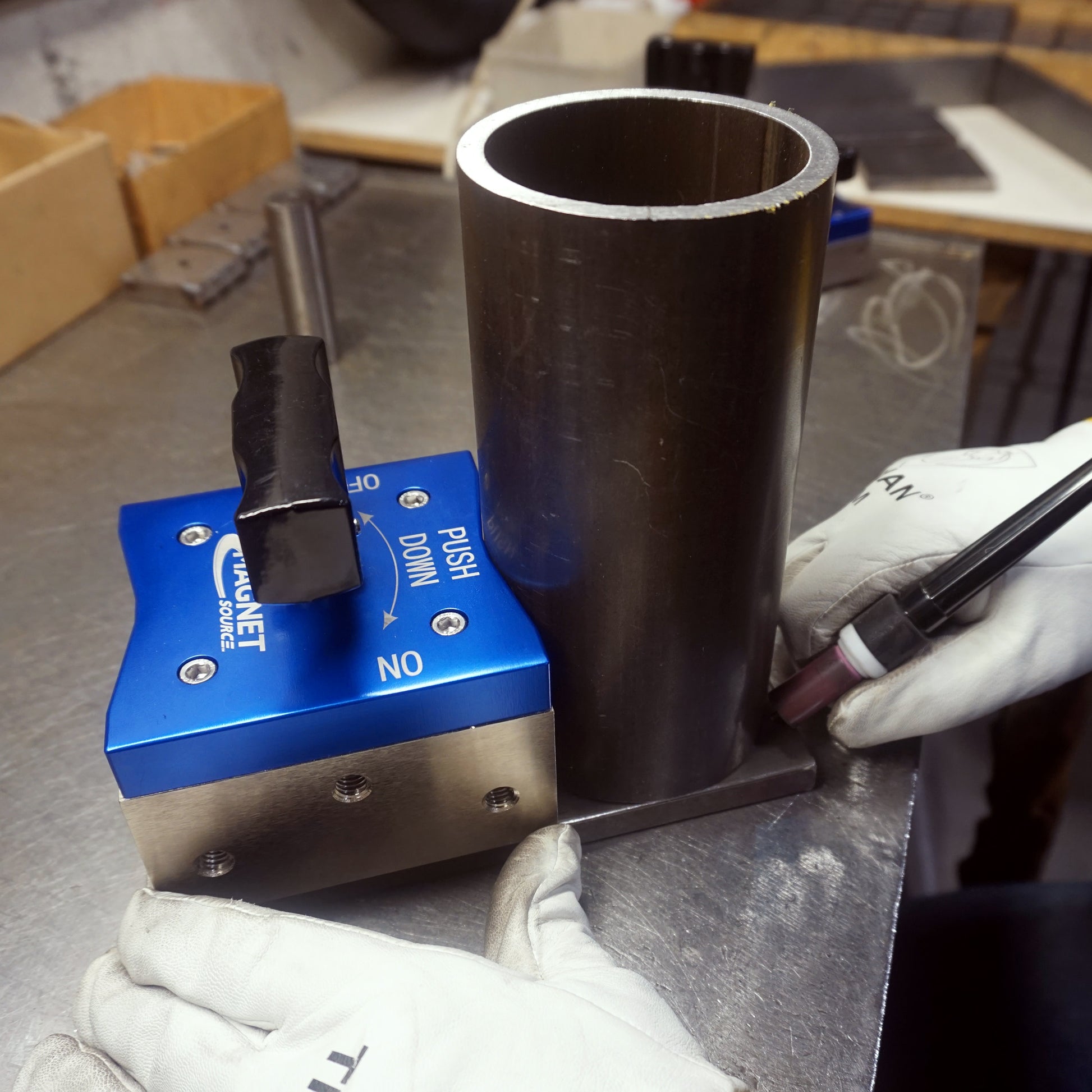 Load image into Gallery viewer, MWS1000 Neodymium On/Off Magnetic Welding Square - In Use