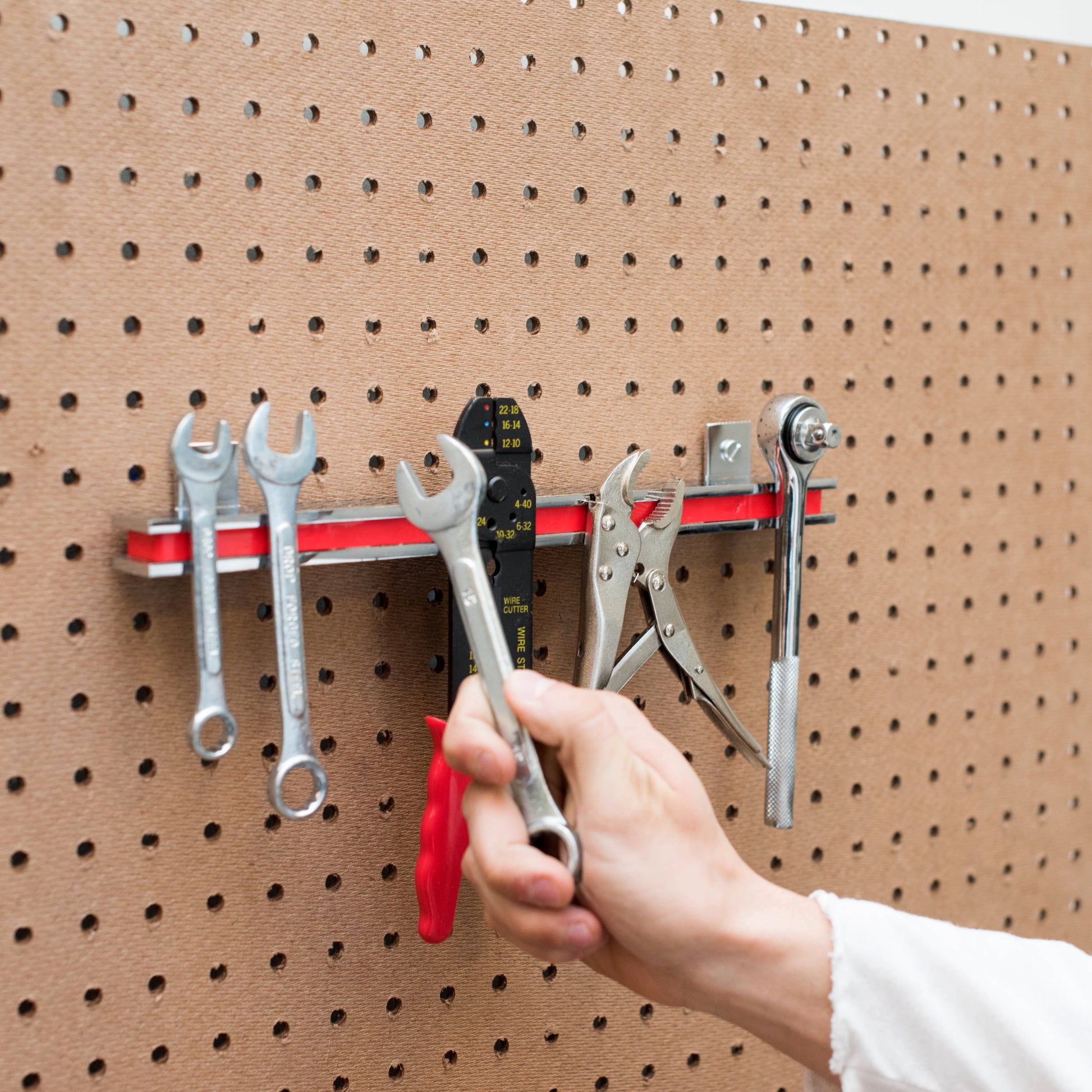 Load image into Gallery viewer, AMC13PLC 13&quot; Magnetic Tool Bar¸ Screw Mount - In Use