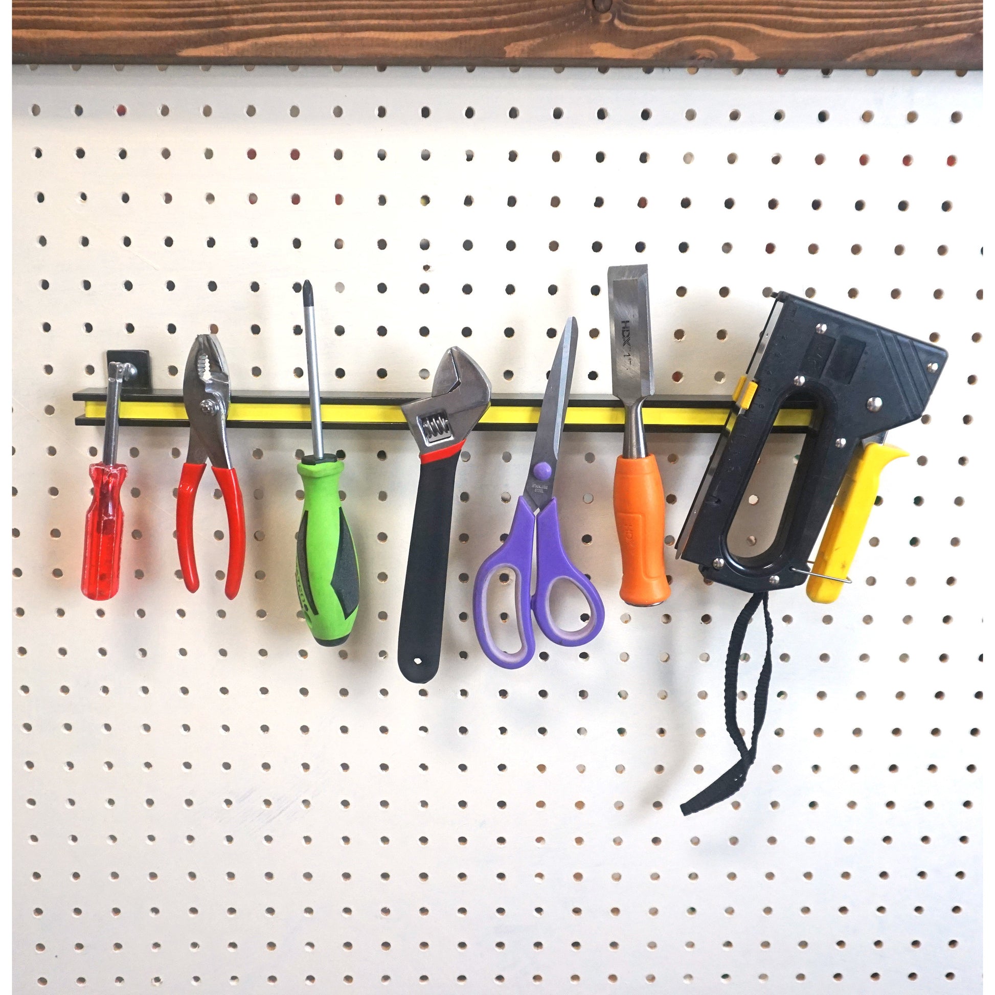 Load image into Gallery viewer, AM4PL40TSLOT 18&quot; Magnetic Tool Bar¸ Nut and Bolt - In Use