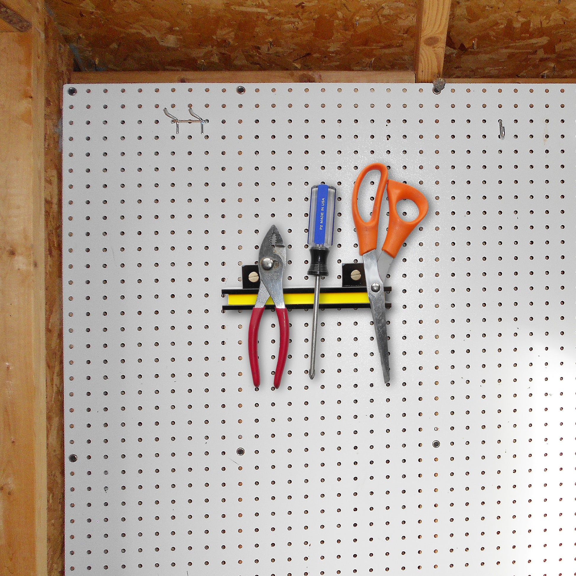 Load image into Gallery viewer, AM5PL45TSLOT 6&quot; Magnetic Tool Bar¸ Nut and Bolt - In Use