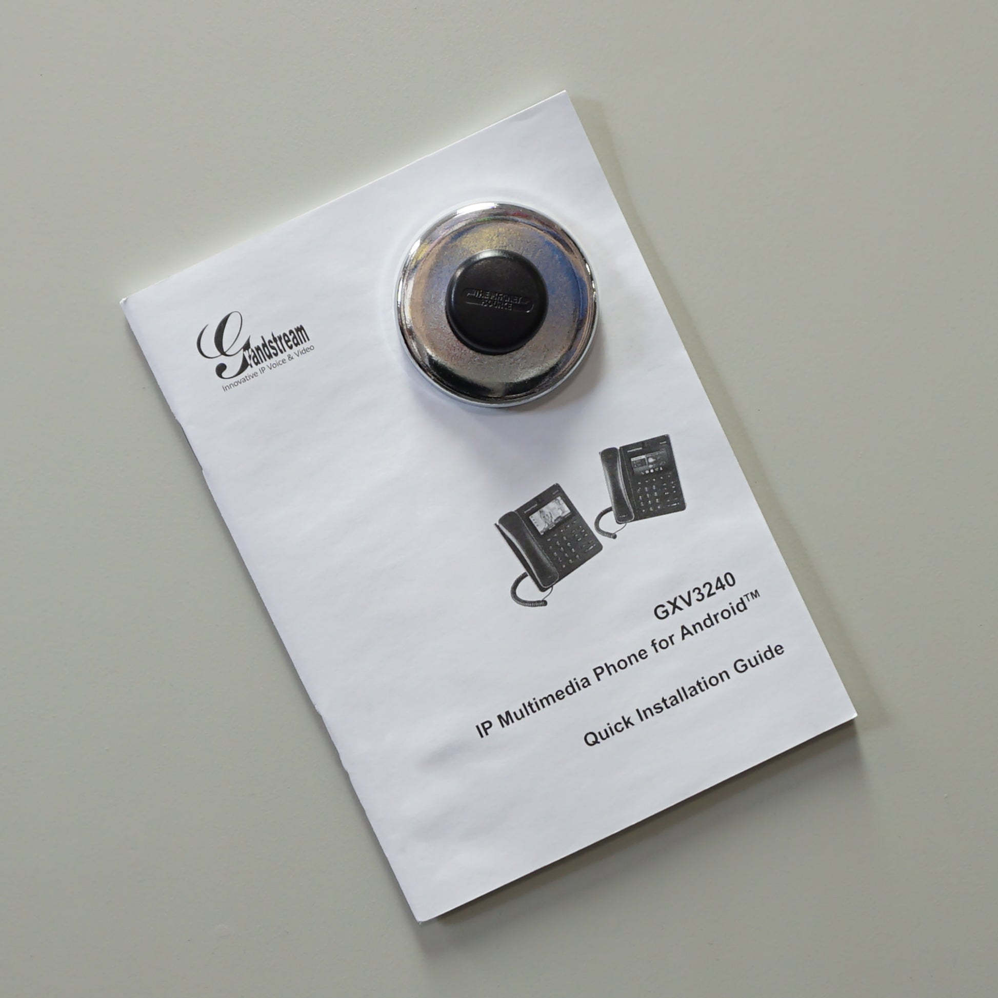 Load image into Gallery viewer, 07517 Ceramic Round Base Magnet with Knob - In Use