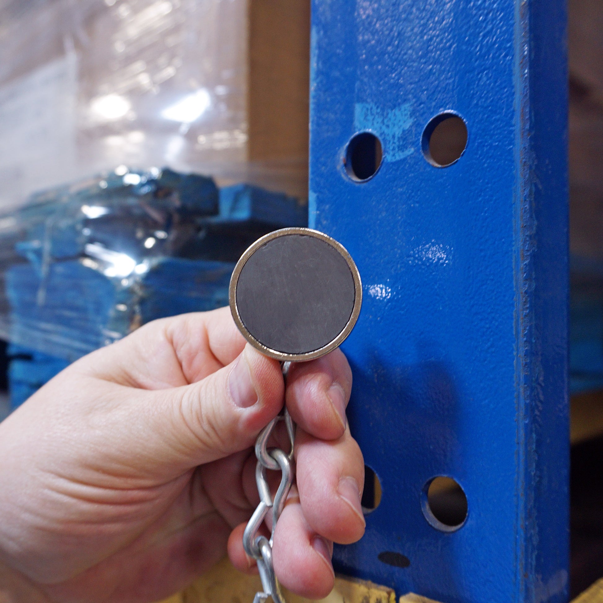 Load image into Gallery viewer, CACM141 Ceramic Round Base Magnet with Male Thread - In Use