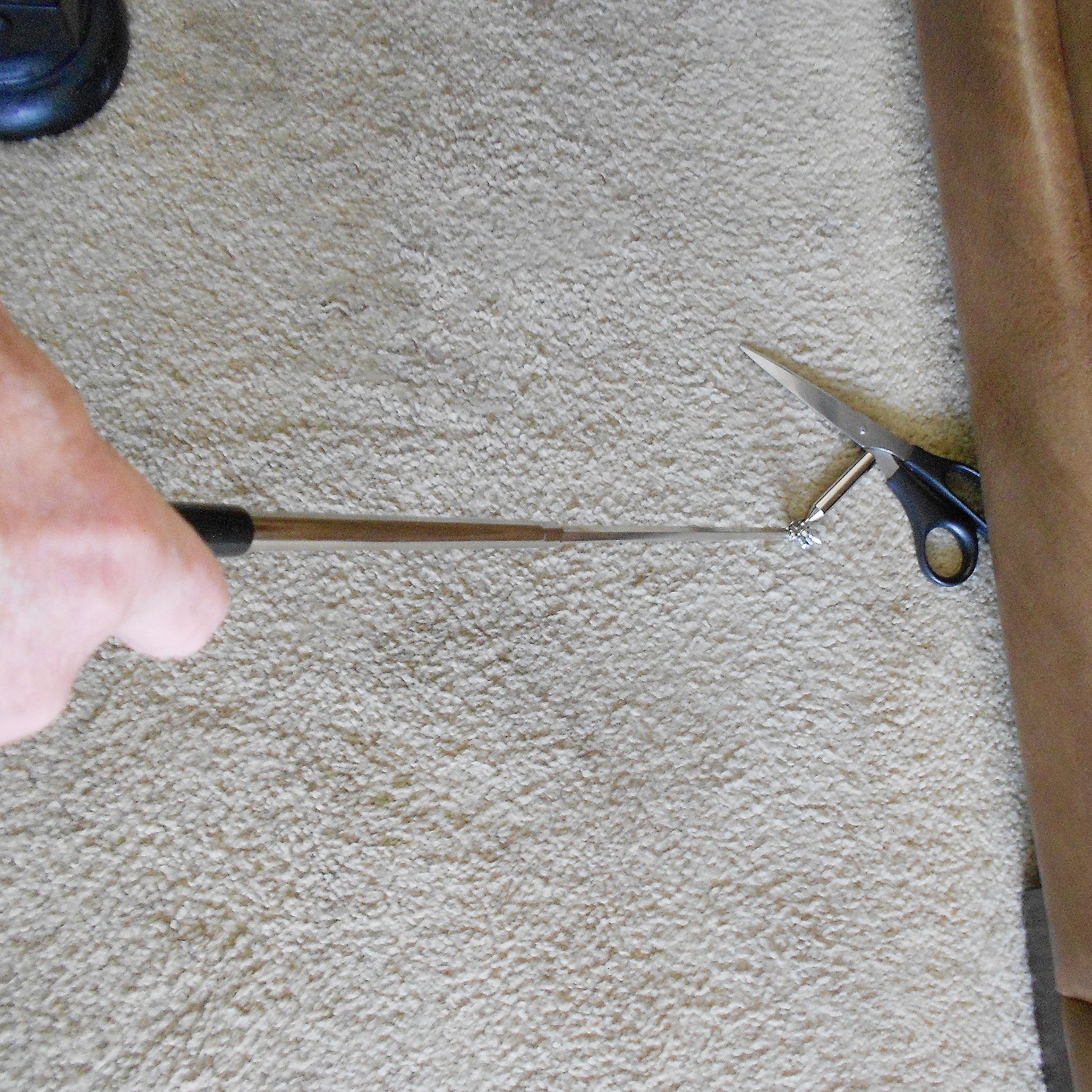 Load image into Gallery viewer, 07227 Extra-long Extendable Magnetic Pick-Up Tool with Locking Hinge - Bottom View