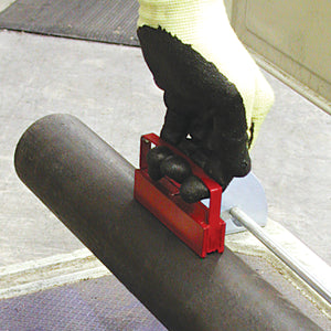 07214 Handle Magnet - In Use