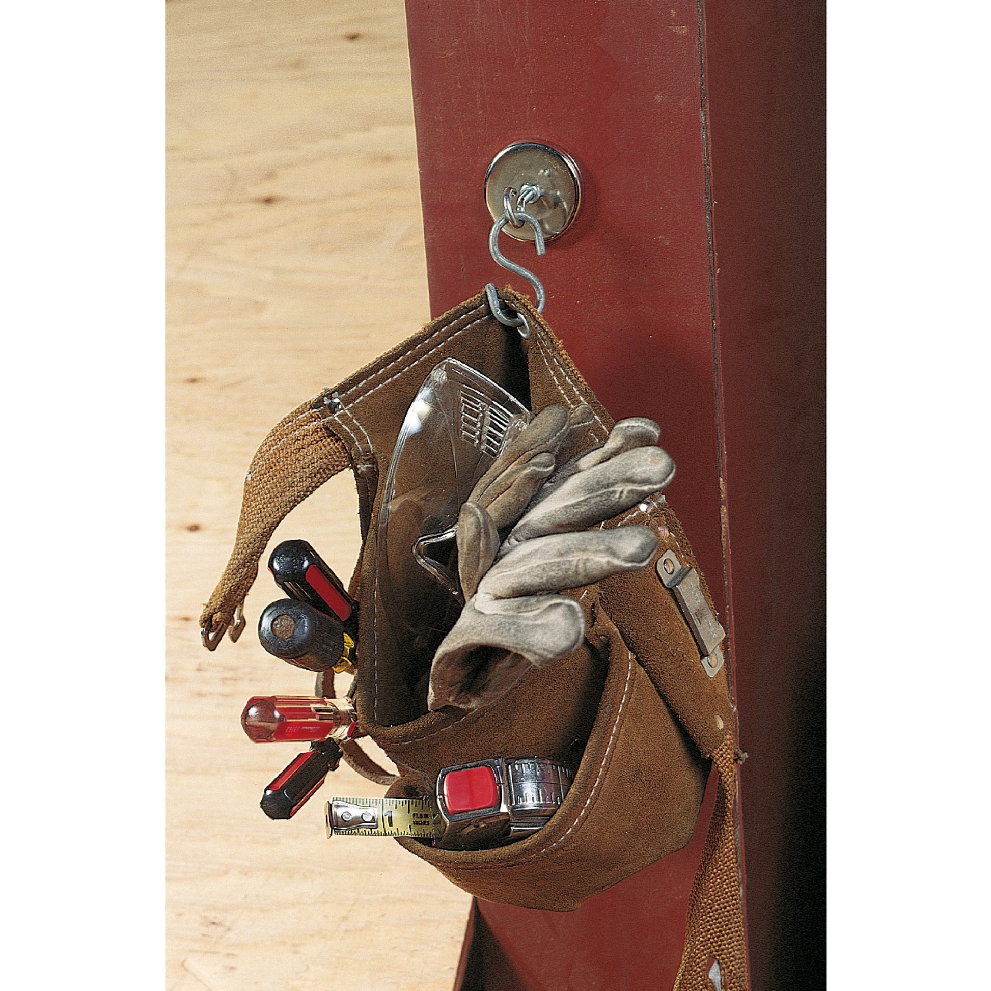 Load image into Gallery viewer, RB80EB Heavy-Duty Ceramic Round Base Magnet Assembled with Eyebolt - In Use