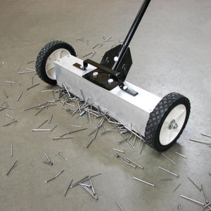 07543 Magnetic Floor Sweeper with Quick Release - In Use