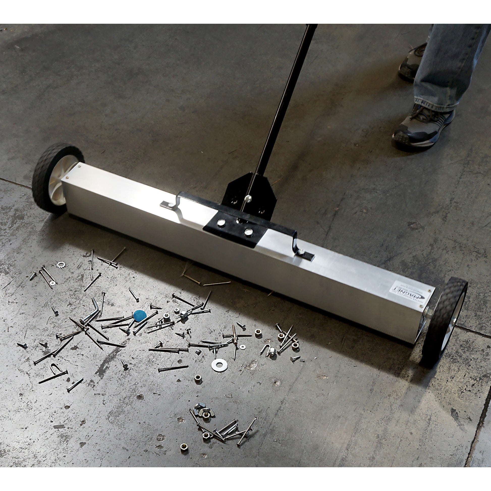 Load image into Gallery viewer, 07643 Magnetic Floor Sweeper with Quick Release - Sweeping Warehouse