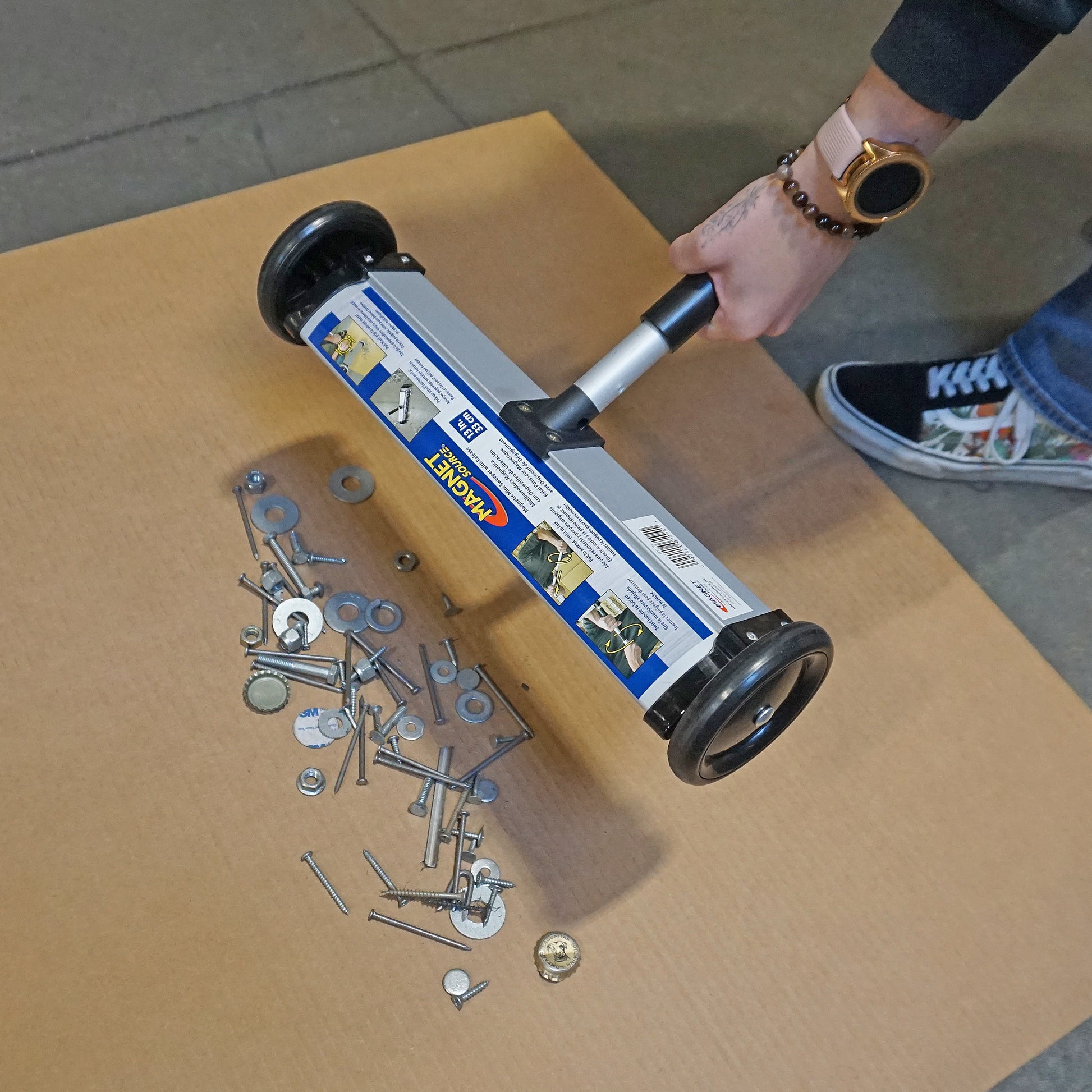 Load image into Gallery viewer, 07294 Magnetic Mini Sweeper™ with Quick Release - Back View