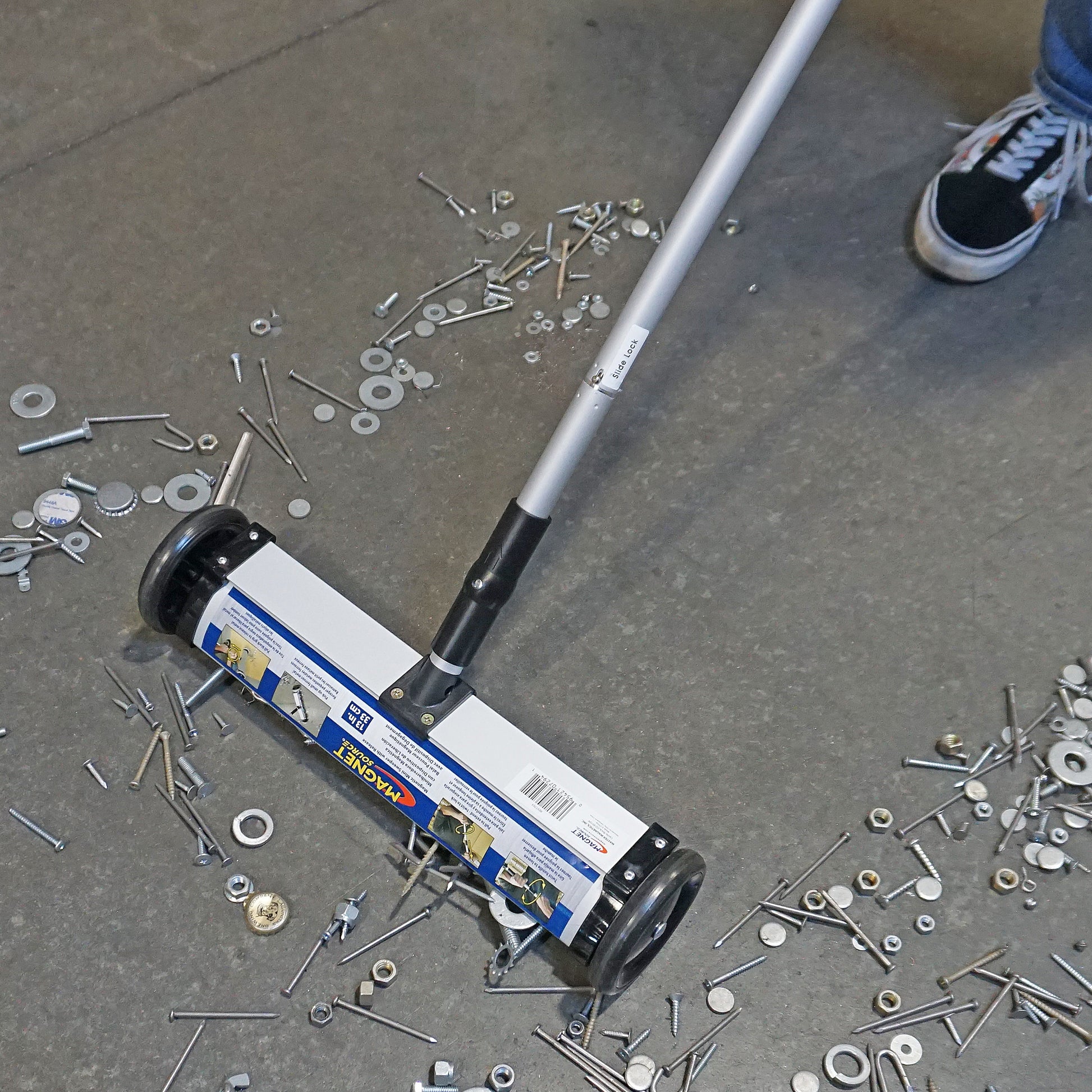 Load image into Gallery viewer, 07294 Magnetic Mini Sweeper™ with Quick Release - In Use - Demonstration