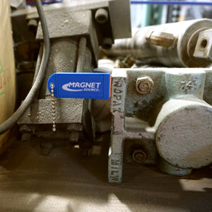 KCMB-BULK Neodymium Key Chain Magnet with Logo, Blue - Testing Blue Magnet on Junk