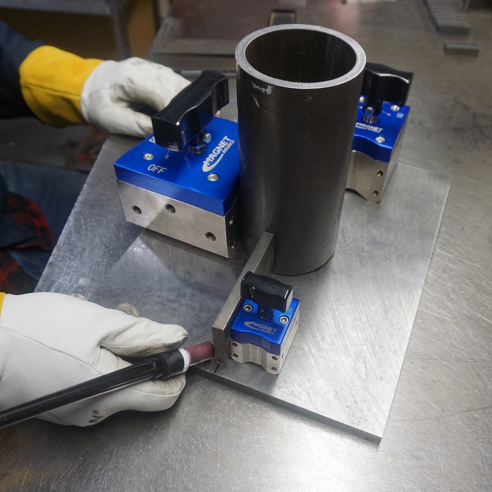 Load image into Gallery viewer, MWS0150 Neodymium On/Off Magnetic Welding Square - 45 Degree Angle View