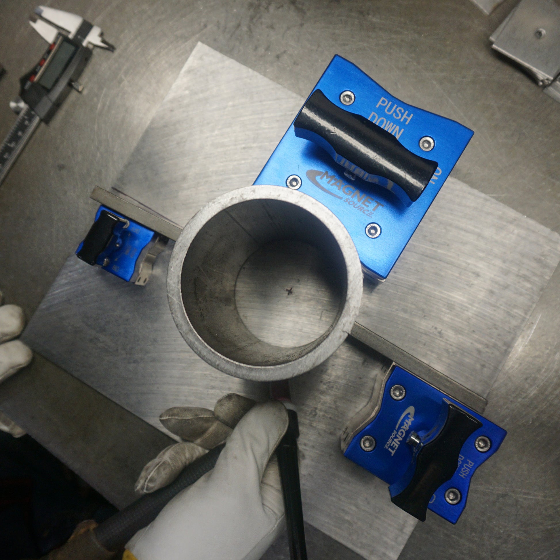 Load image into Gallery viewer, MWS0150 Neodymium On/Off Magnetic Welding Square - 45 Degree Angle View