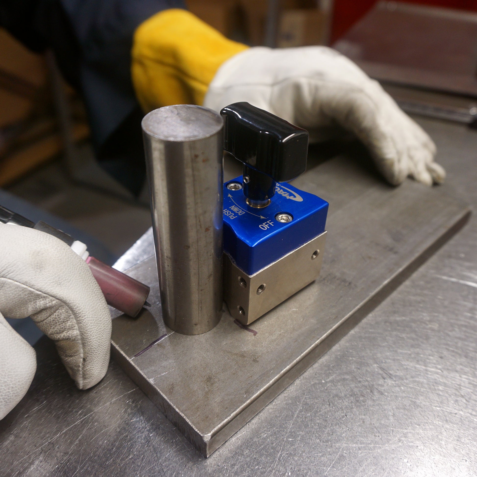 Load image into Gallery viewer, MWS0450 Neodymium On/Off Magnetic Welding Square - 45 Degree Angle View