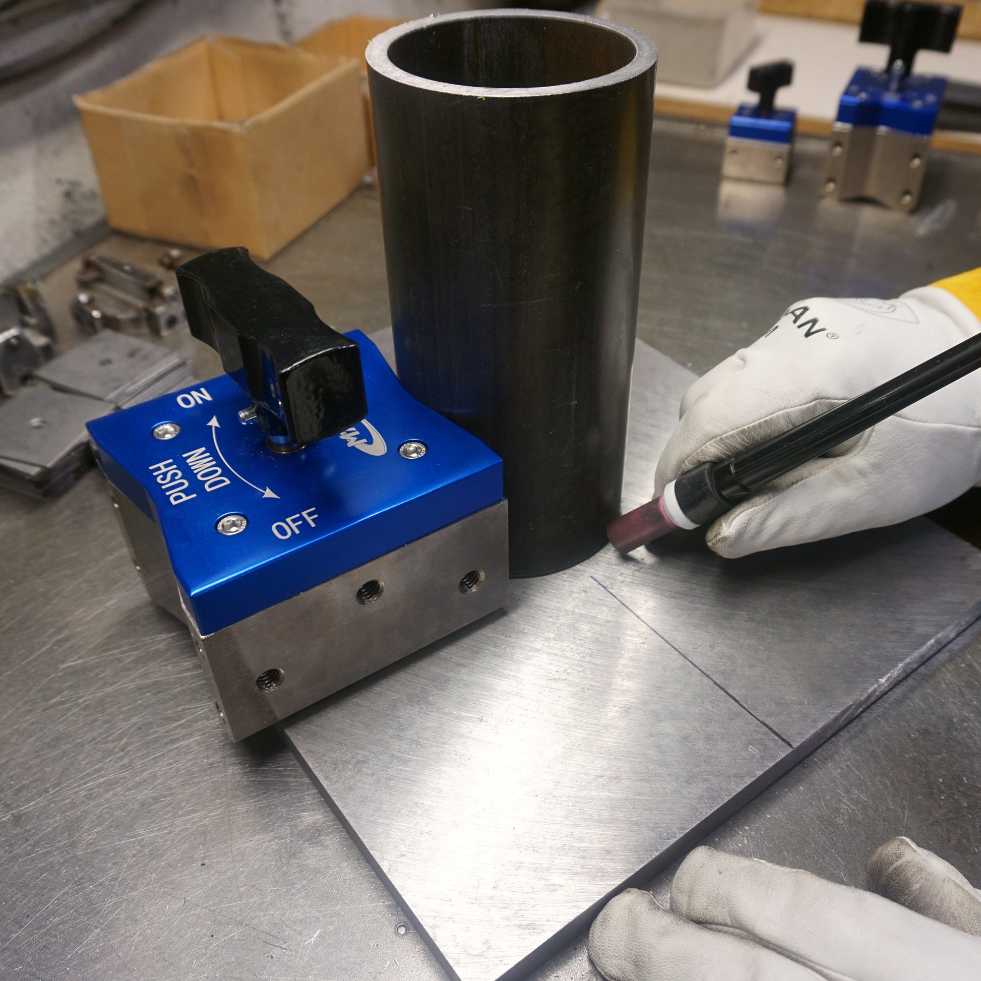 Load image into Gallery viewer, MWS1000 Neodymium On/Off Magnetic Welding Square - In Use