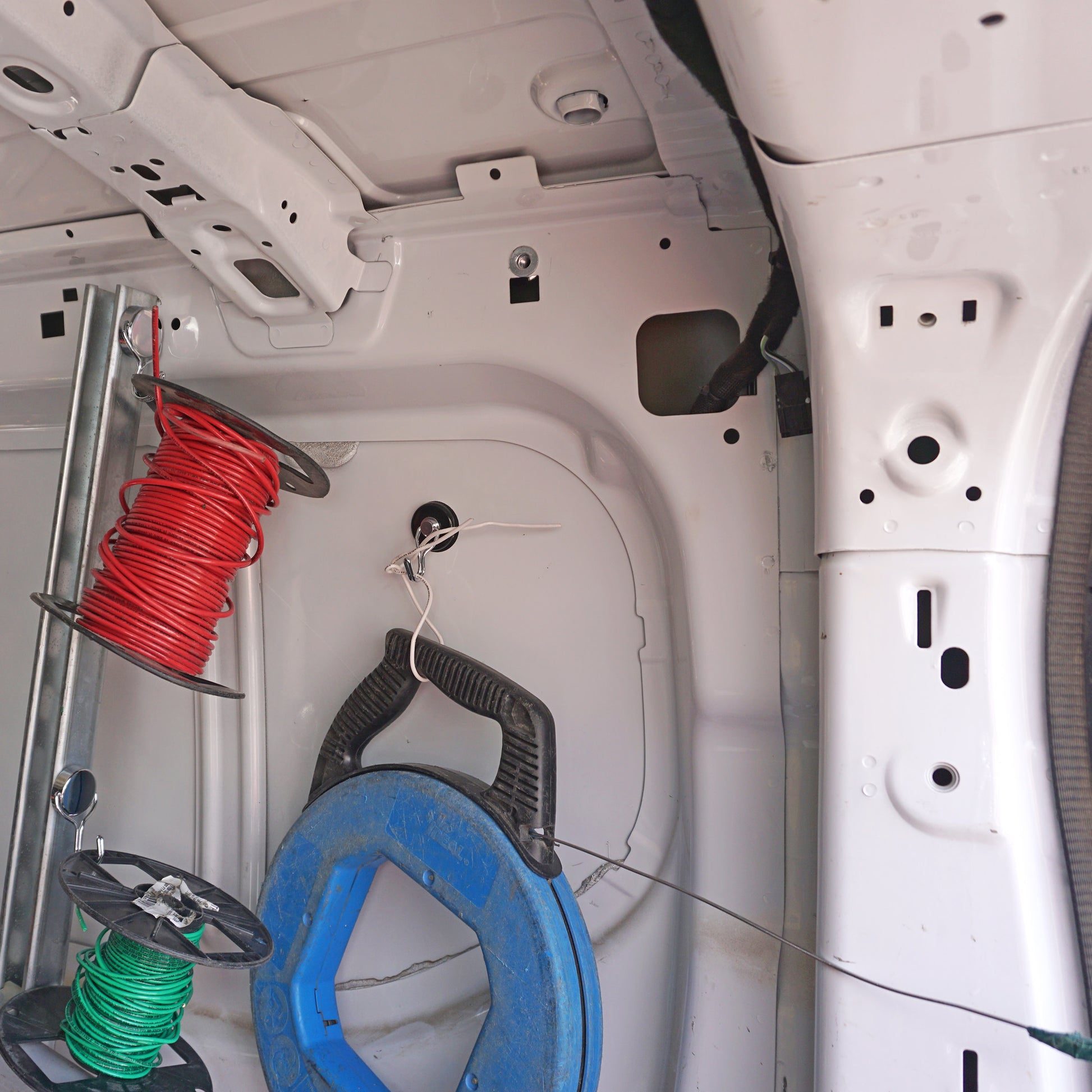 Load image into Gallery viewer, 07580 Neodymium Rotating and Swinging Magnetic Hook - In Use