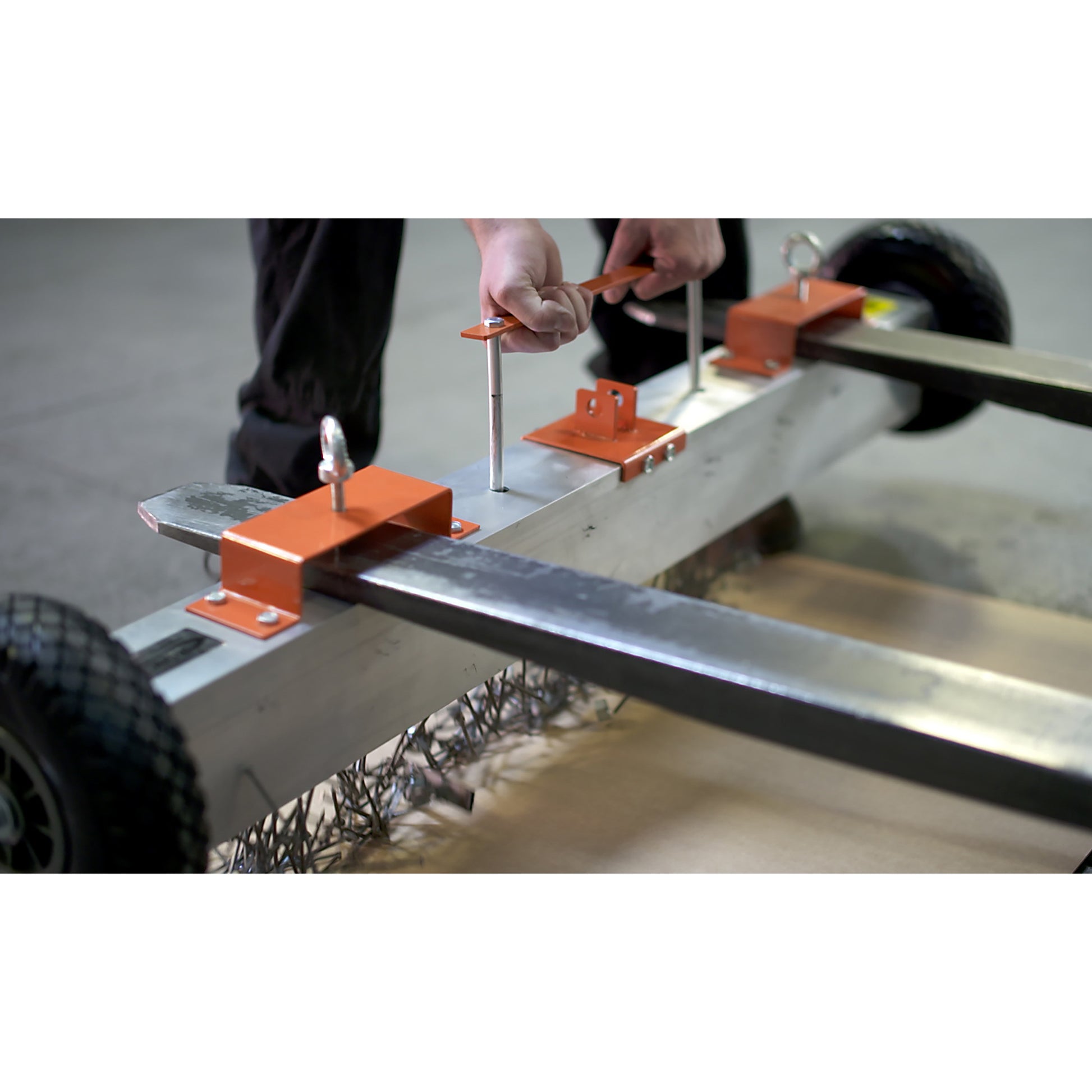 Load image into Gallery viewer, VSM-60 VersaSWEEP™ 4-in-1 Magnetic Sweeper with Quick Release - Mount Release